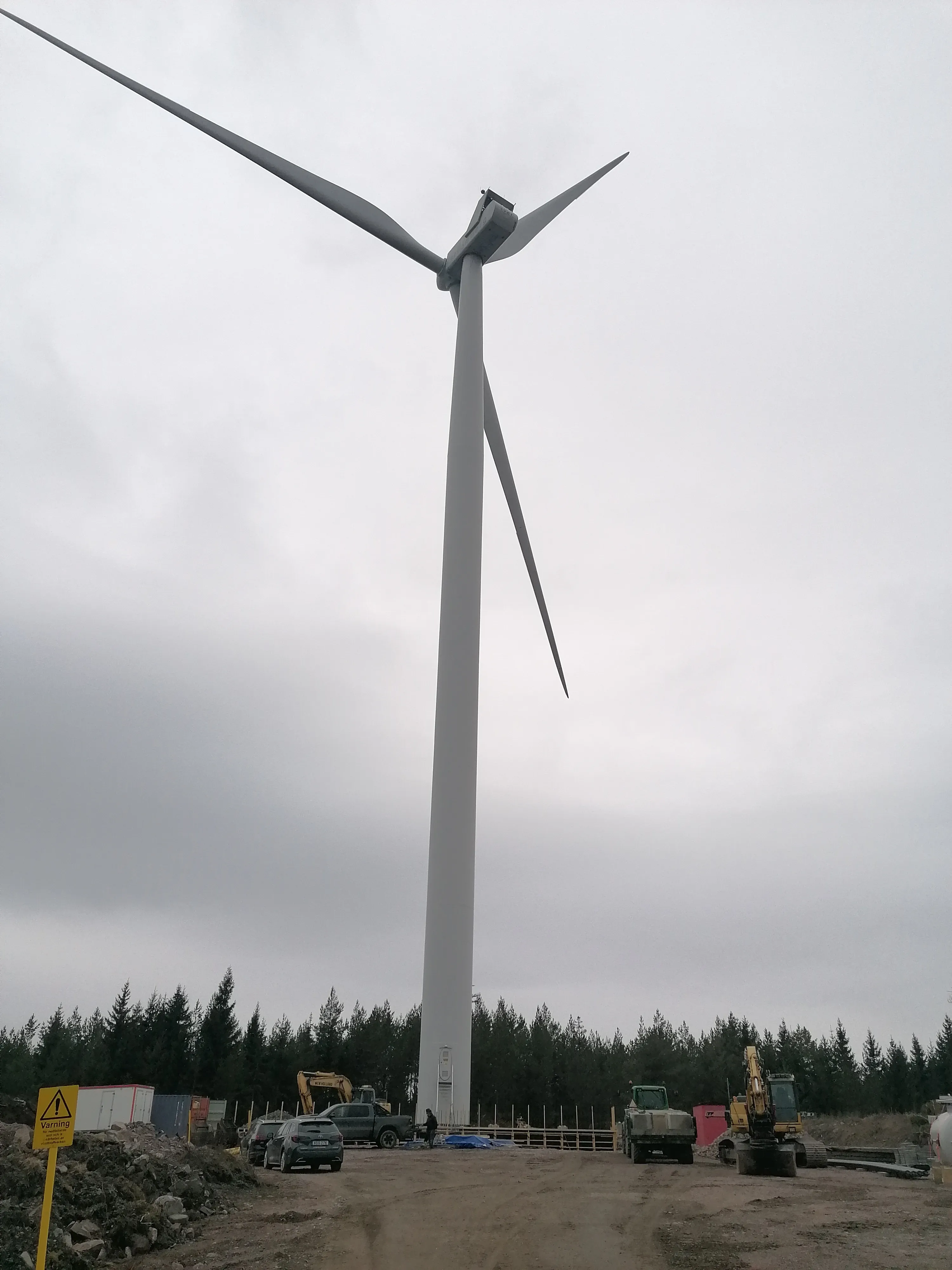 Ljusterö hydrogen facility with wind turbine